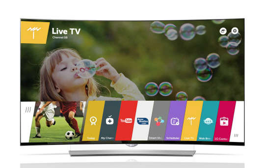 웹OS 2.0을 탑재한 LG 65인치 울트라 올레드 TV.  LG전자 제공
